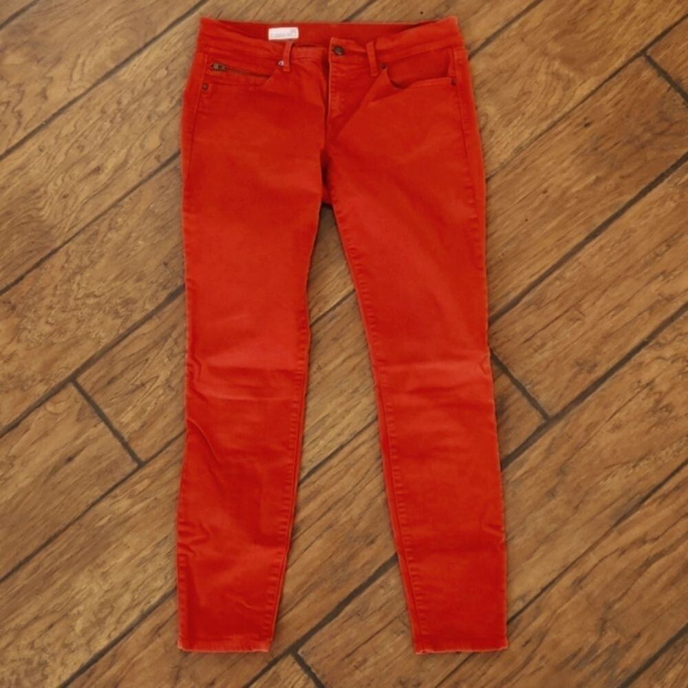 Gap 1969 Red women's legging jean. Size 26 Zippered back on back of ca…